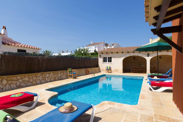 Villa Hegoalde by Villa Plus gallery image 3