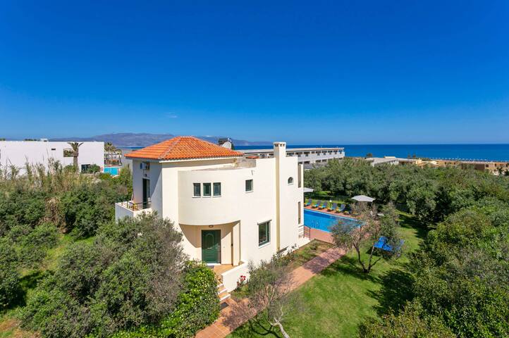 Villa Ilos by Villa Plus gallery image 3