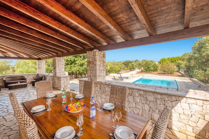 Villa Iolanda by Villa Plus gallery image 3