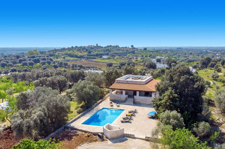 Villa Iolanda by Villa Plus gallery image 2