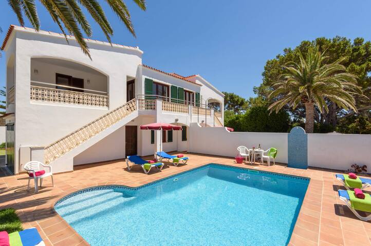 Villa Imogen by Villa Plus gallery image 3