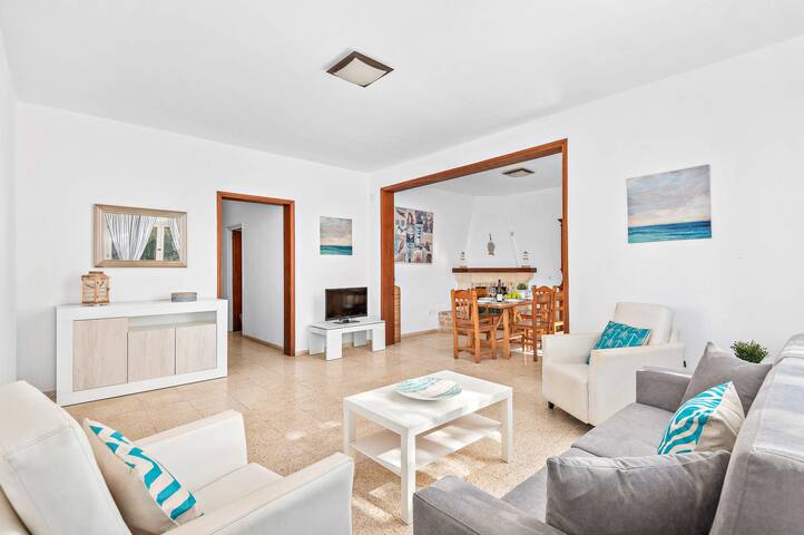 Villa Jose Blanc by Villa Plus gallery image 5