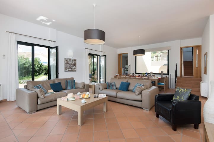 Villa Josefa by Villa Plus gallery image 5