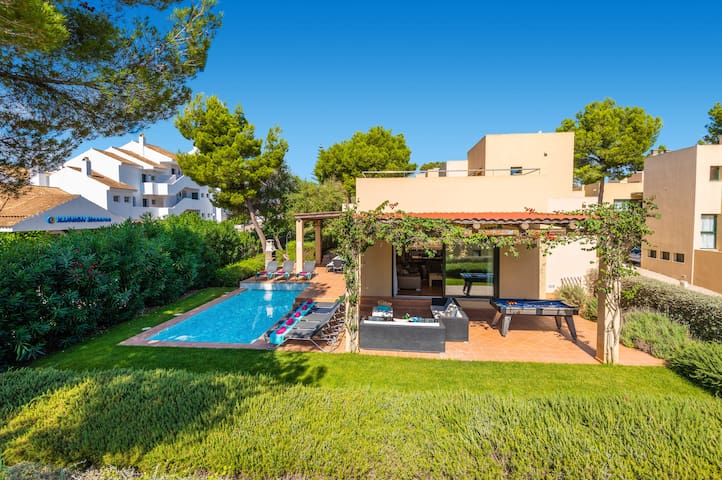 Villa Josefa by Villa Plus gallery image 2