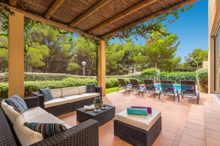 Villa Julietta by Villa Plus gallery image 3