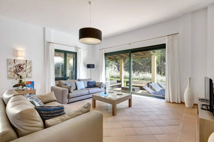 Villa Julietta by Villa Plus gallery image 5