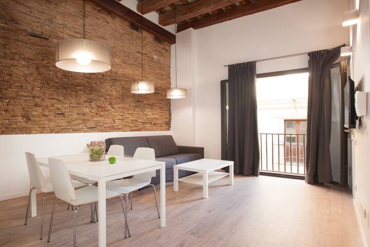 Exquisite duplex in the city center gallery image 3