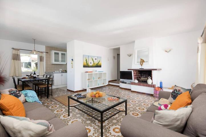 Villa Karenessa by Villa Plus gallery image 4