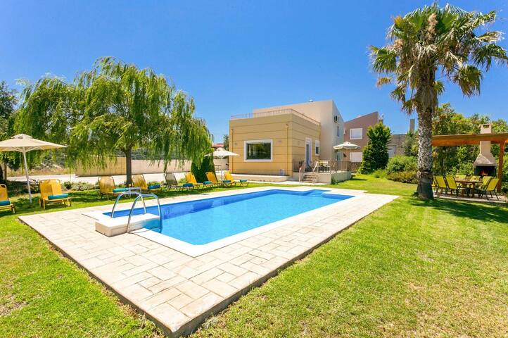 Villa Kastellaki by Villa Plus gallery image 3