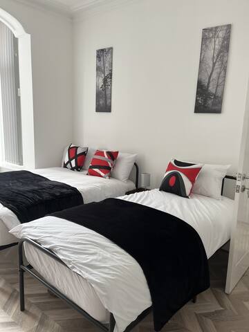 Moorside House – Semi Detached 6 bedrooms – Bolton gallery image 3