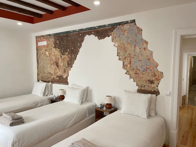 Moderno e espaçoso T5 perto do Time Out Market