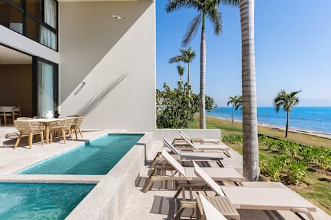 Beachfront Modern Luxury W/ Pool! Sleeps 16!