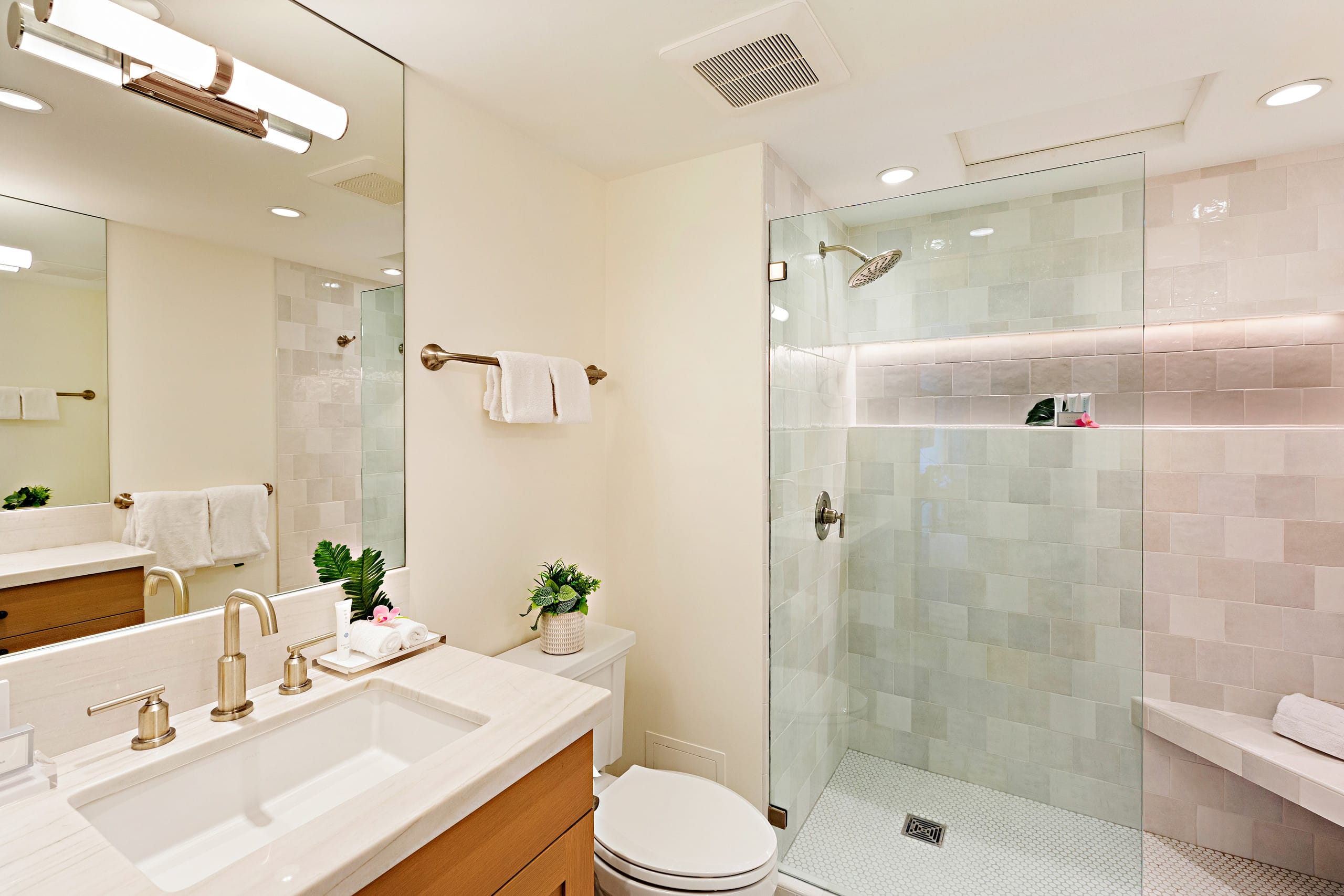 Condo in Lahaina · ★4.0 · 2 bedrooms · 2 beds · 2 baths - Image 11