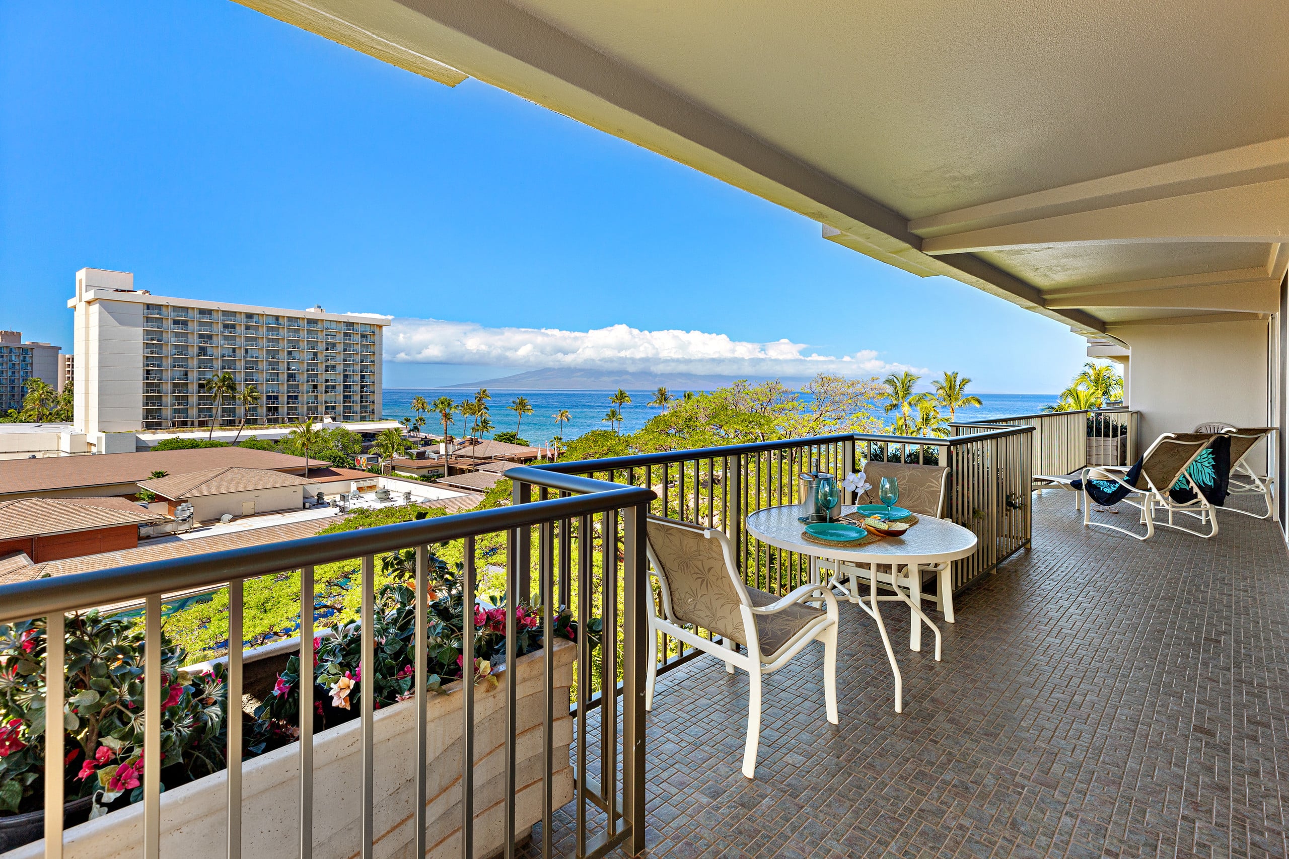 Condo in Lahaina · ★4.0 · 2 bedrooms · 2 beds · 2 baths - Image 1