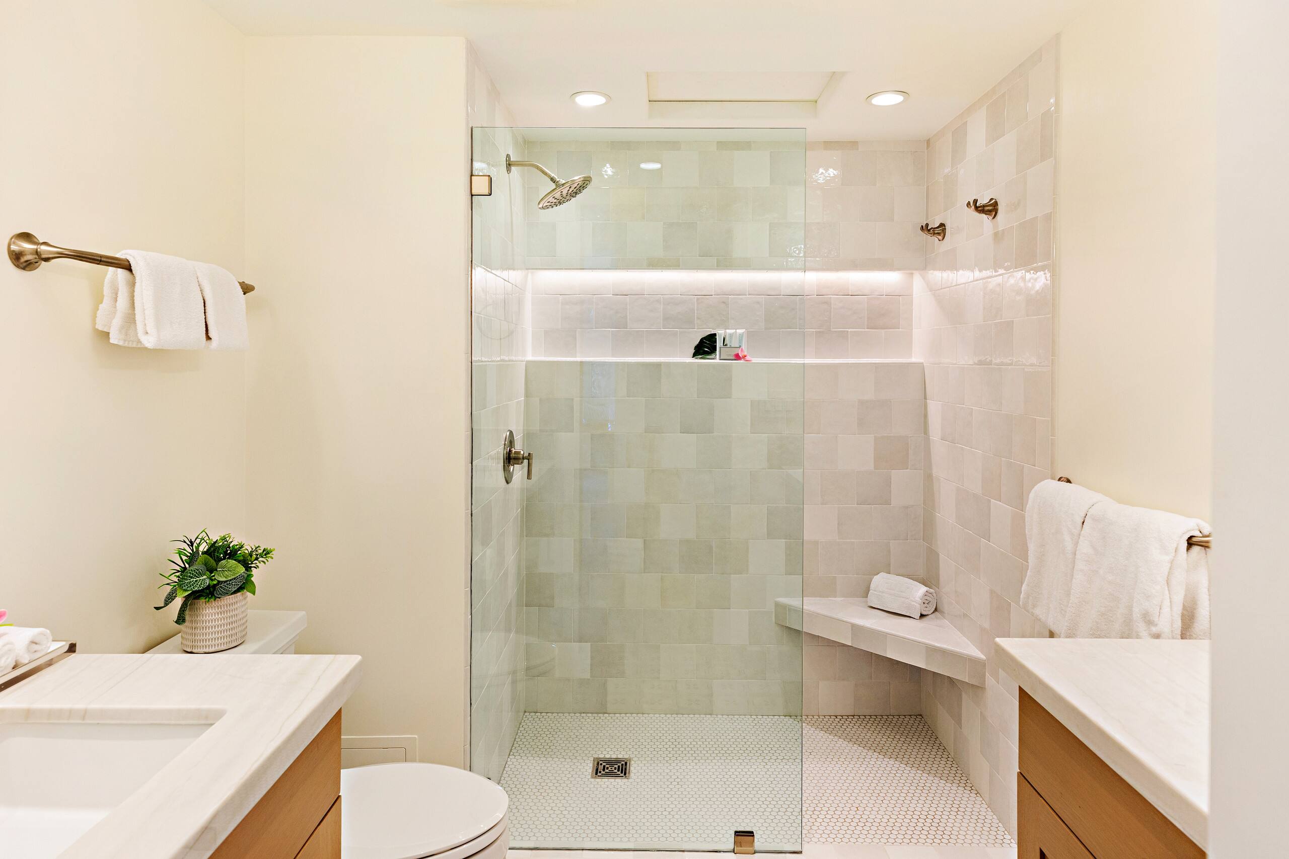Condo in Lahaina · ★4.0 · 2 bedrooms · 2 beds · 2 baths - Image 12