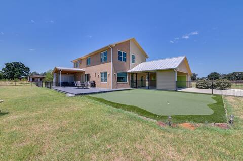 26-Acre Pilot Point Ranch Home w/ Pool & Mini Golf
