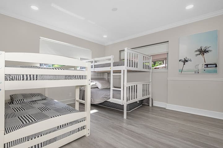 detská izba - 2 manželské postele a 2 samostatné postele