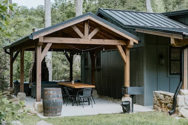 Creekside Hideaway managed Airbnb listing 2