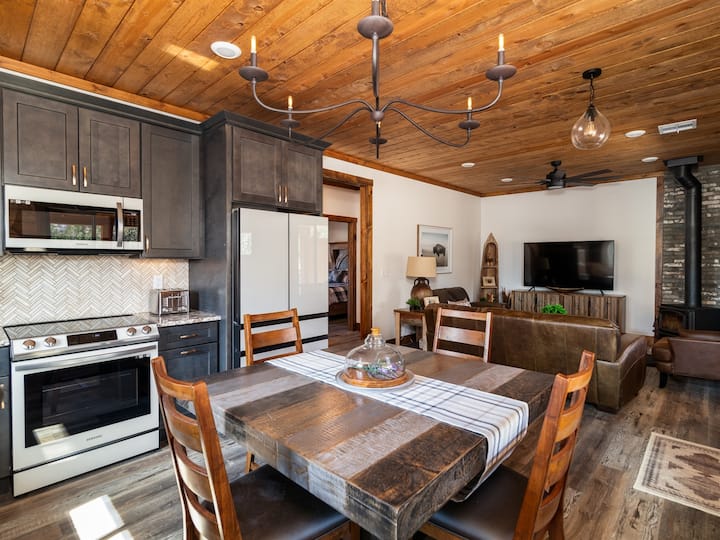 Sego Lily Casita with Private Hot Tub near Zion