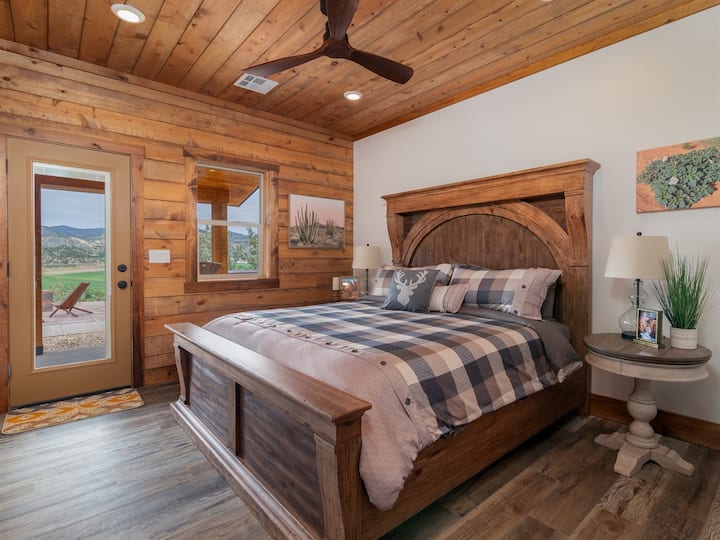 Sego Lily Casita with Private Hot Tub near Zion