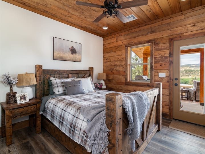 Sego Lily Casita with Private Hot Tub near Zion