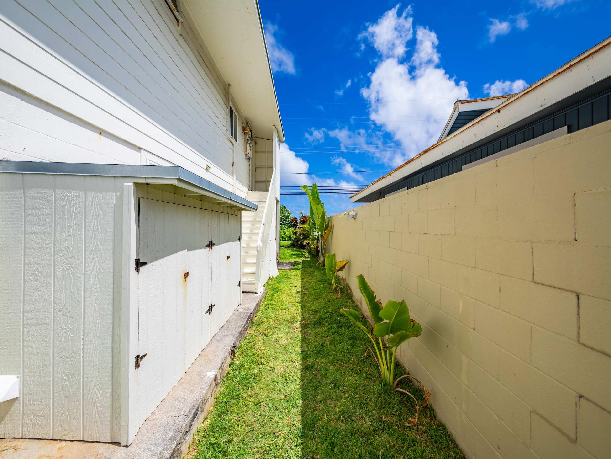Home in Hauula · ★5.0 · 15 bedrooms · 26 beds · 5 private baths - Image 79