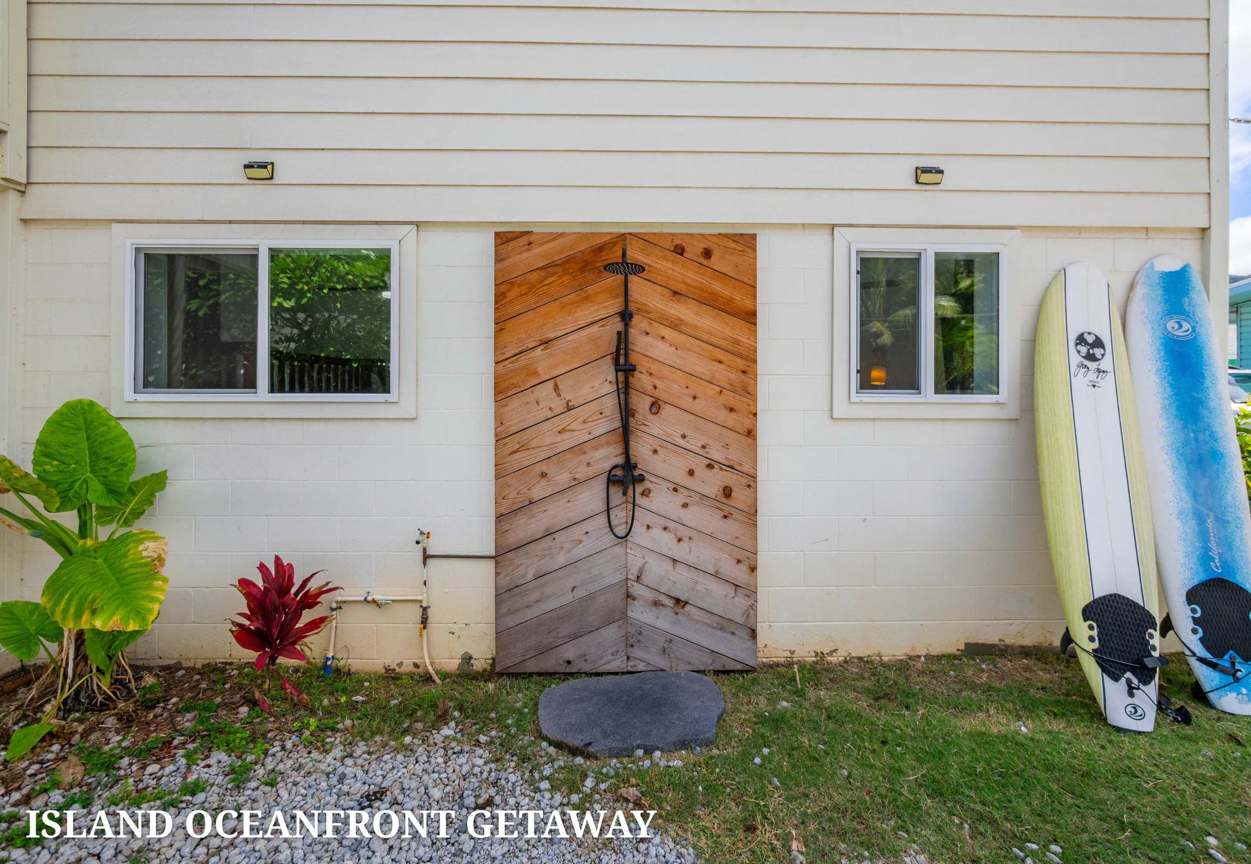 Home in Hauula · ★5.0 · 15 bedrooms · 26 beds · 5 private baths - Image 14