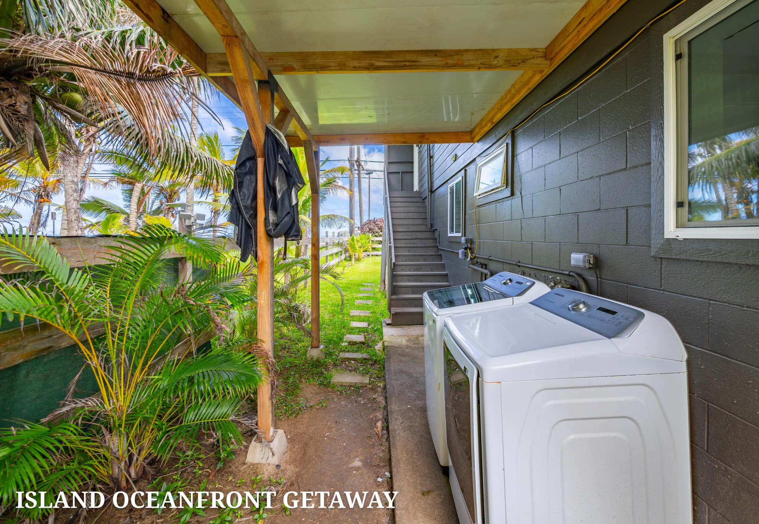 Home in Hauula · ★5.0 · 15 bedrooms · 26 beds · 5 private baths - Image 13