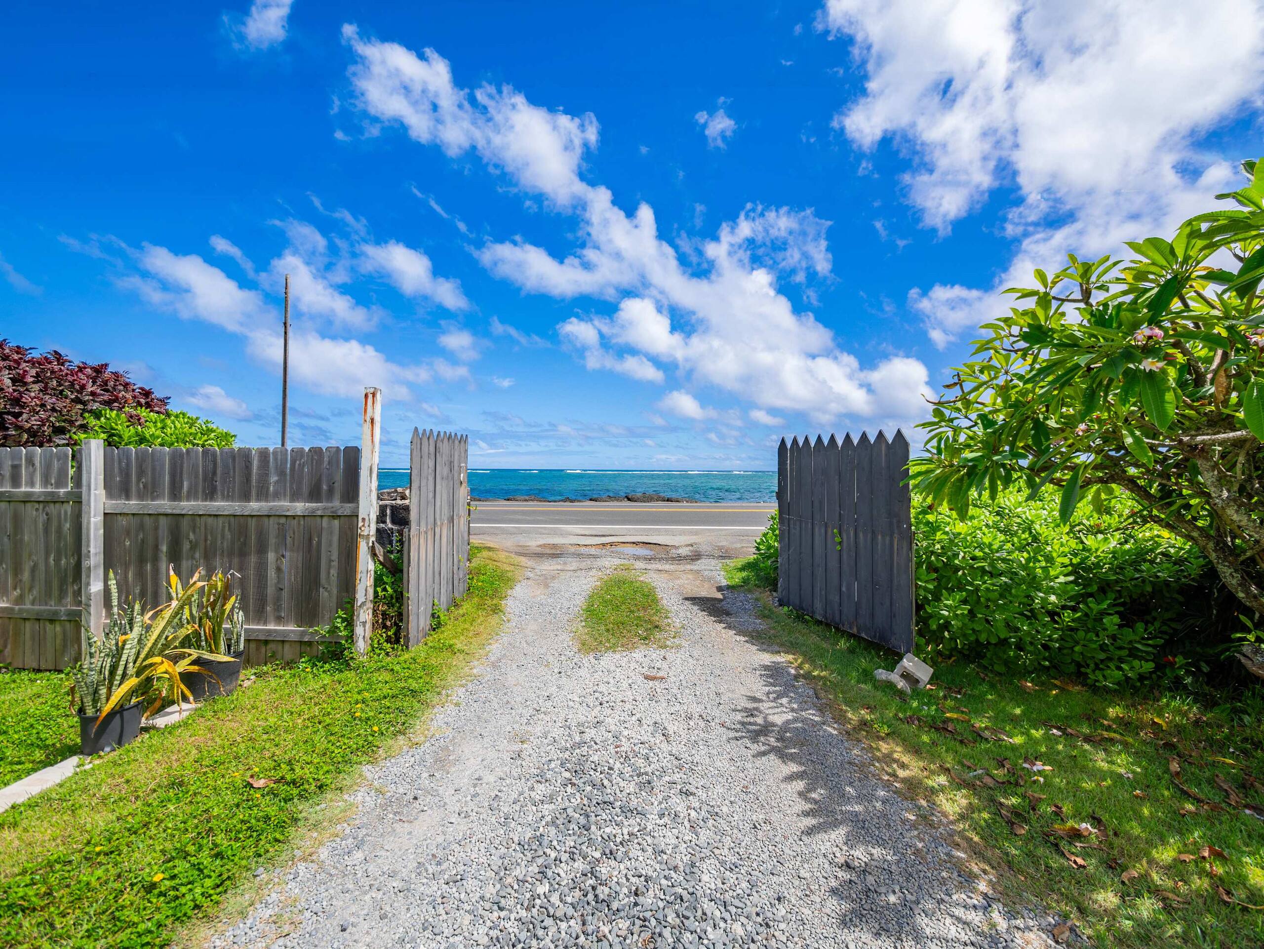 Home in Hauula · ★5.0 · 15 bedrooms · 26 beds · 5 private baths - Image 78