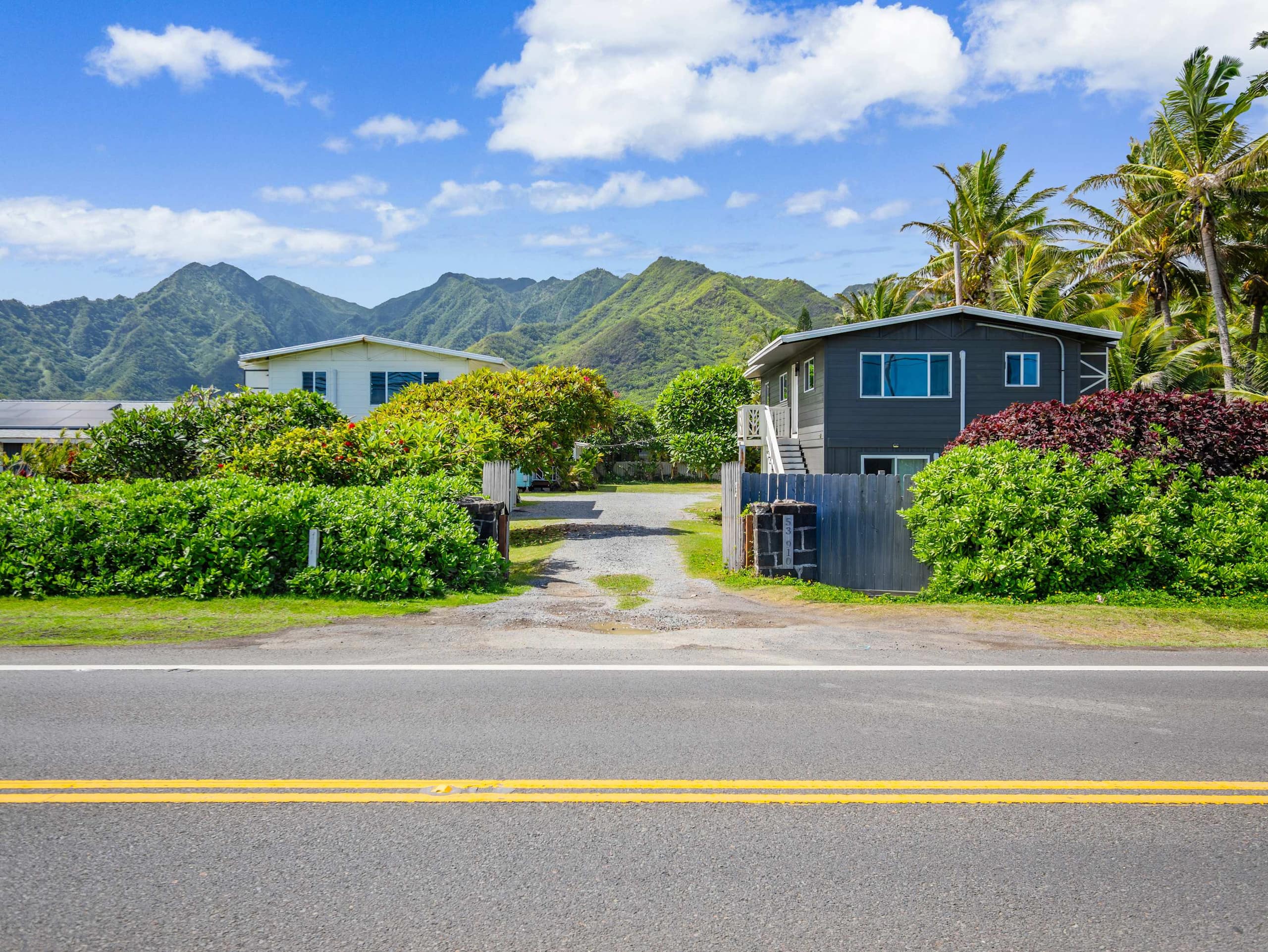 Home in Hauula · ★5.0 · 15 bedrooms · 26 beds · 5 private baths - Image 2