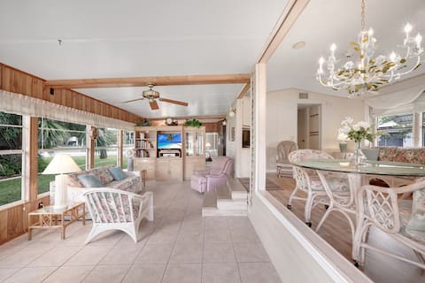 2BR/2BA Minnie Pearl Haven: Pool*Rodeo*BBQ*Cozy