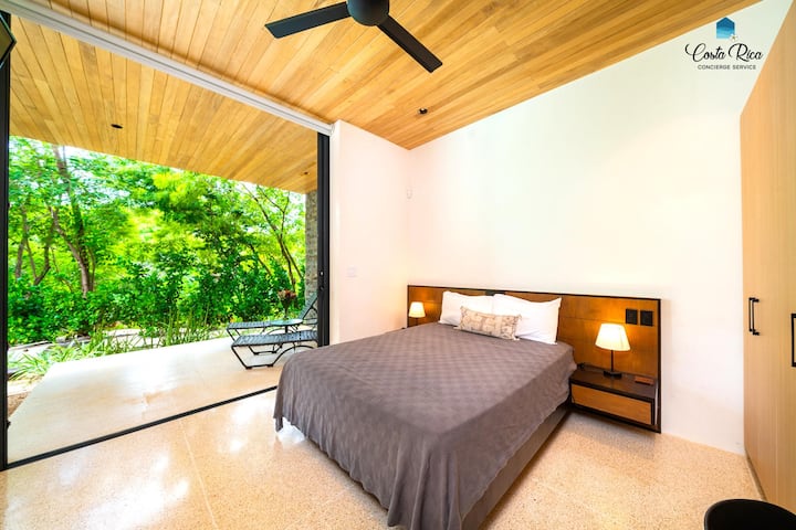 El dormitorio 1 ubicado en el mismo módulo es el área social