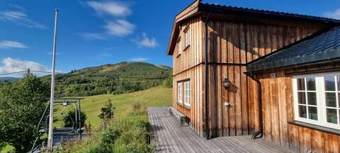 Spacious cabin with Sunny Location!