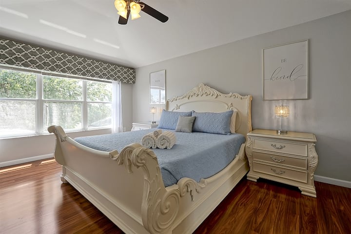 The Cinderella themed primary bedroom boasts a royal bedroom set fit for any King or Queen with luxurious 100% cotton bedding.