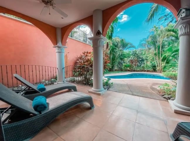 Comfy Villa in Playas del Coco. Sleeps 12.