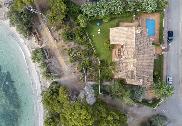 Villa Es Pinaro – Beach Front