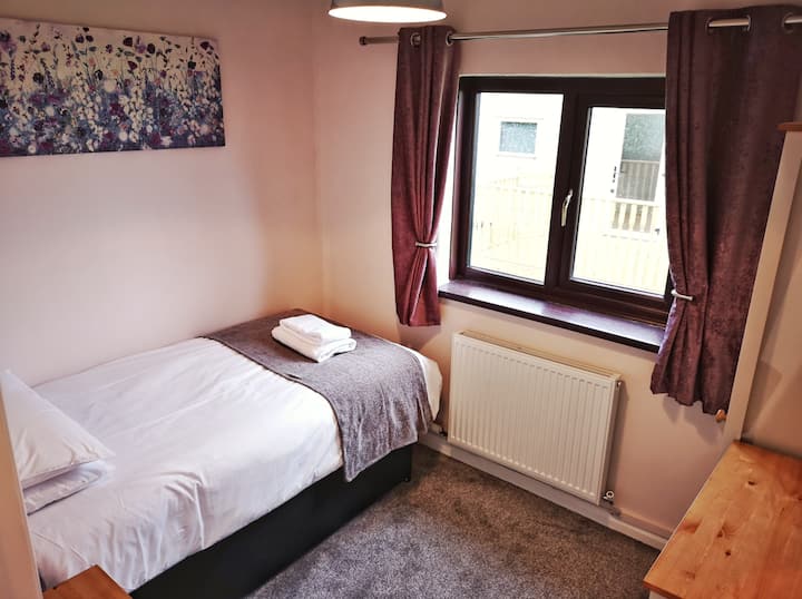 Potrai rilassarti all'interno in pace e tranquillità o sederti e goderti l'aria di campagna gallese: il Retreat Bungalow è davvero una casa lontano da casa.