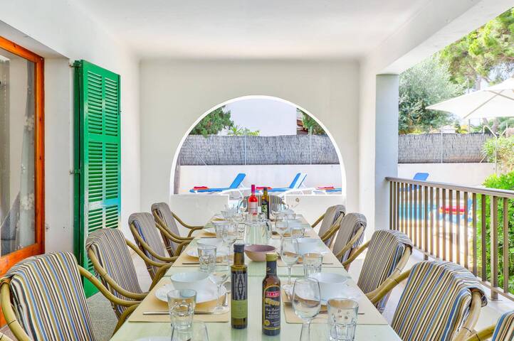 Villa Laila by Villa Plus gallery image 4