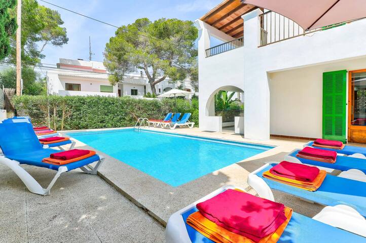 Villa Laila by Villa Plus gallery image 2