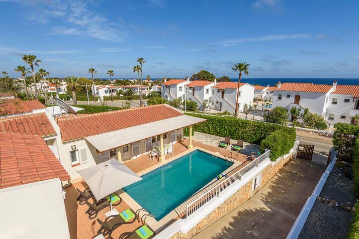 Villa Las Rosas by Villa Plus gallery image 4