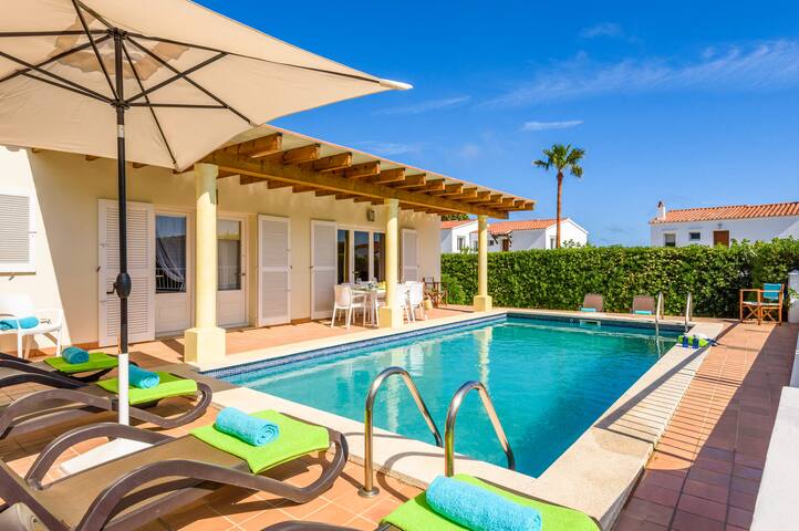 Villa Las Rosas by Villa Plus gallery image 2