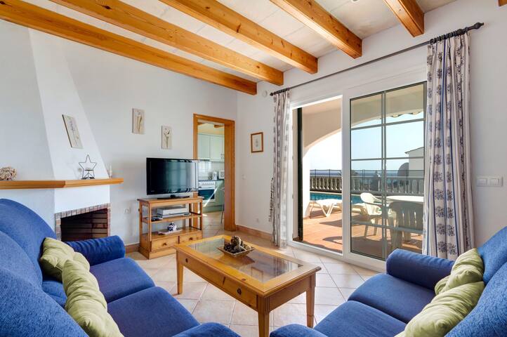 Villa Laurel by Villa Plus gallery image 4