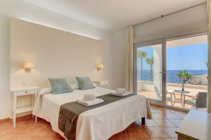 Villa Mar Oberta by Villa Plus gallery image 5