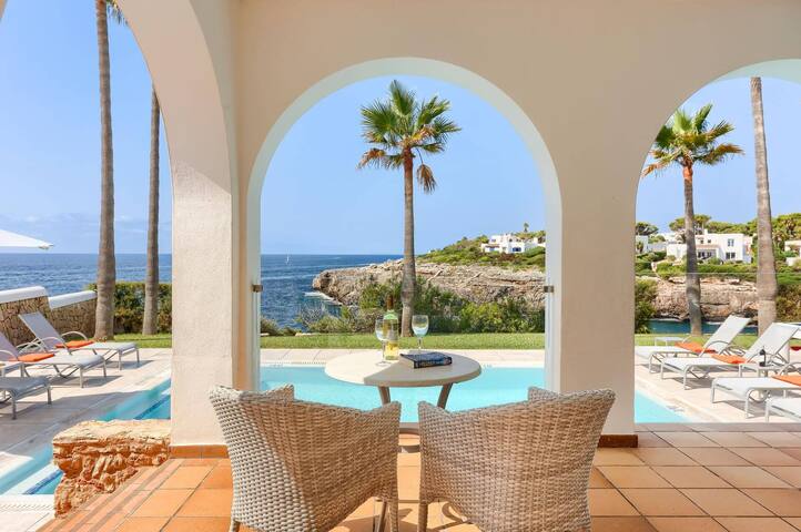 Villa Mar Oberta by Villa Plus gallery image 2
