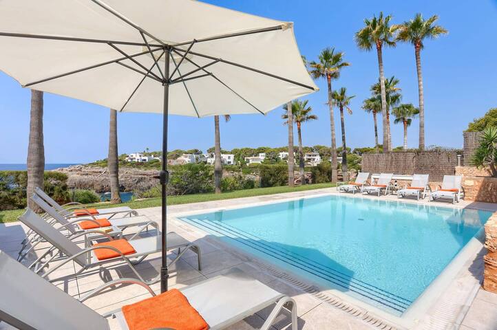 Villa Mar Oberta by Villa Plus gallery image 3