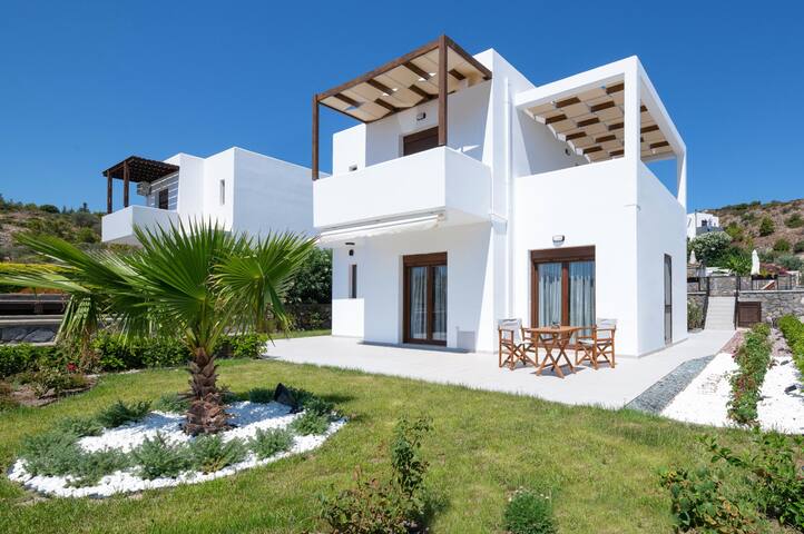 Villa Mariani by Villa Plus gallery image 3