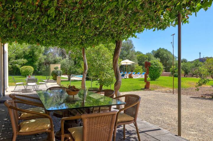 Villa Mas by Villa Plus gallery image 4