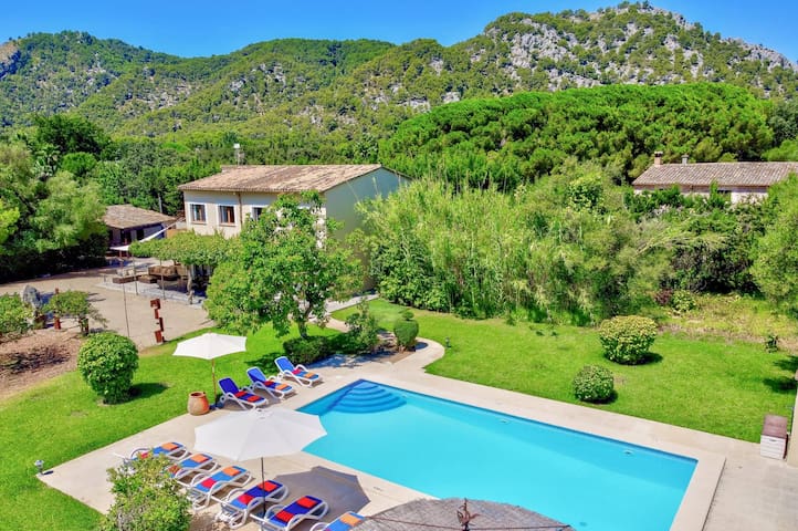 Villa Mas by Villa Plus