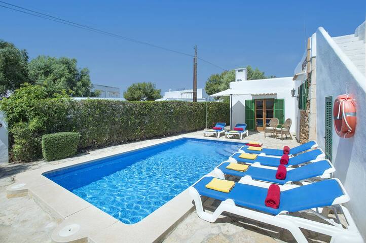 Villa Monica by Villa Plus gallery image 3