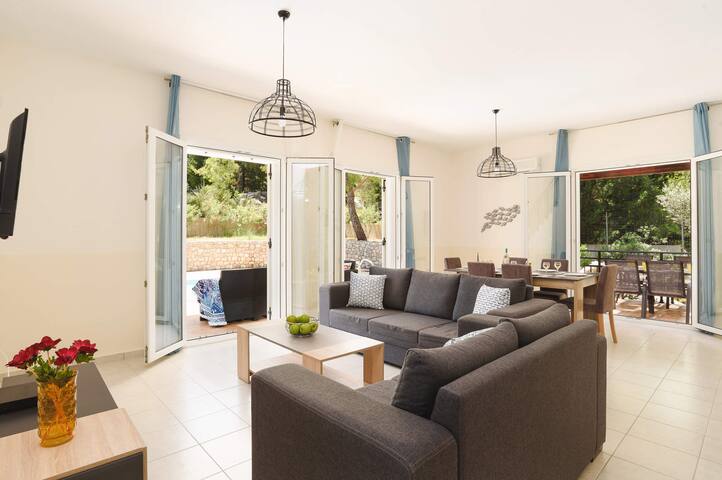 Villa Olympios Springs by Villa Plus gallery image 4